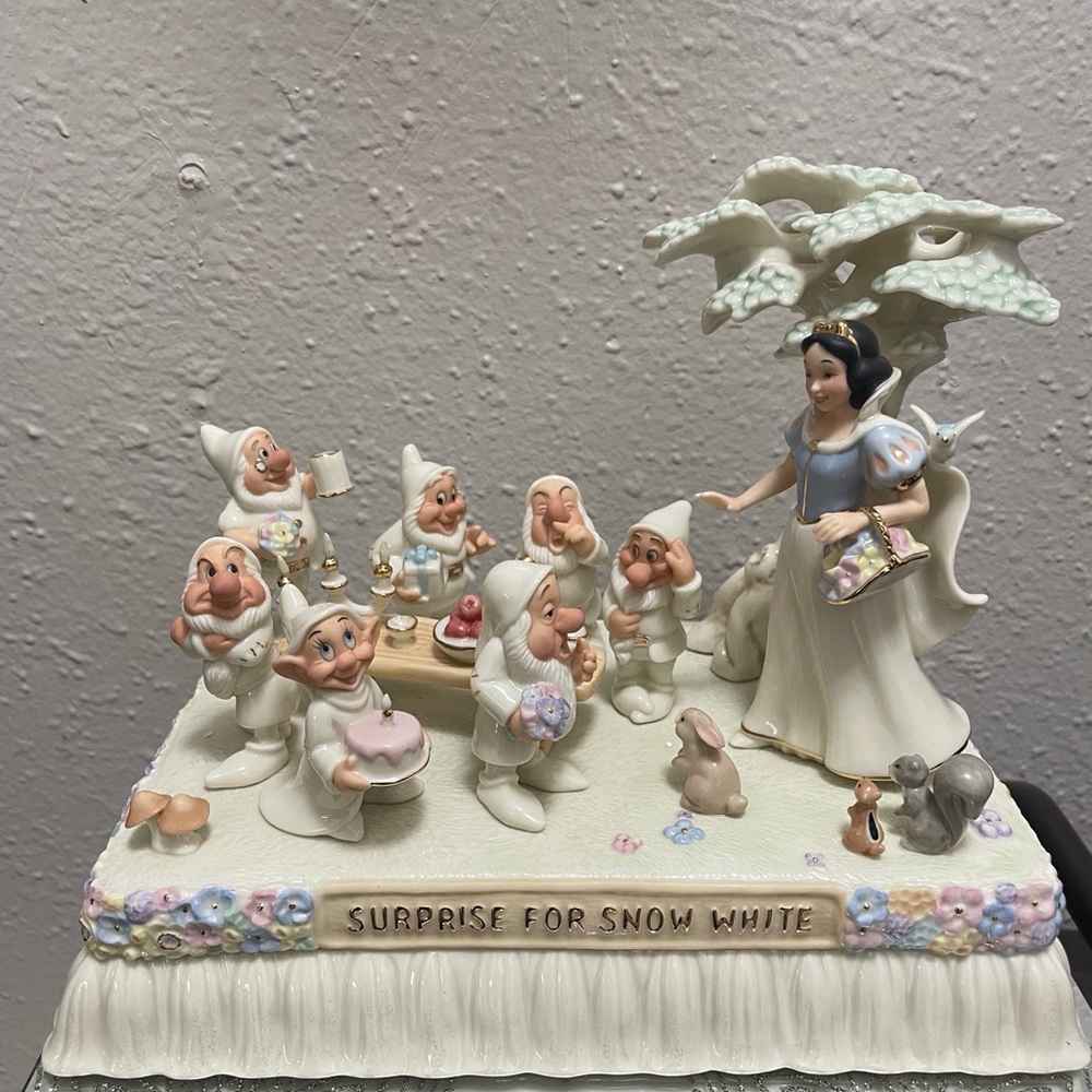 Lenox Disney Snow White and the Seven Dwarfs Ceramic Collectable